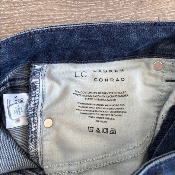 Lauren Conrad High Rise Flare Dark Wash Jeans Size 2 - Picture 6 of 8